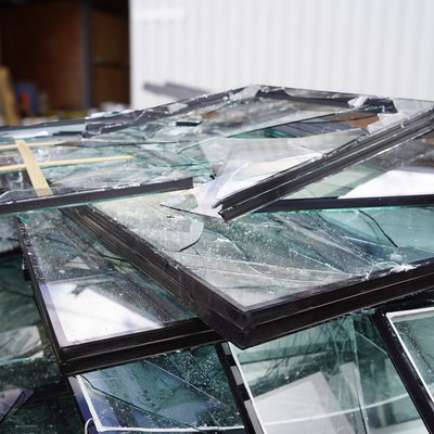 Zerbrochene Fensterscheiben