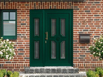 Užpildas žalias G700 matinis stiklas su ryškiomis juostomis, rankena žalvaris 705-2